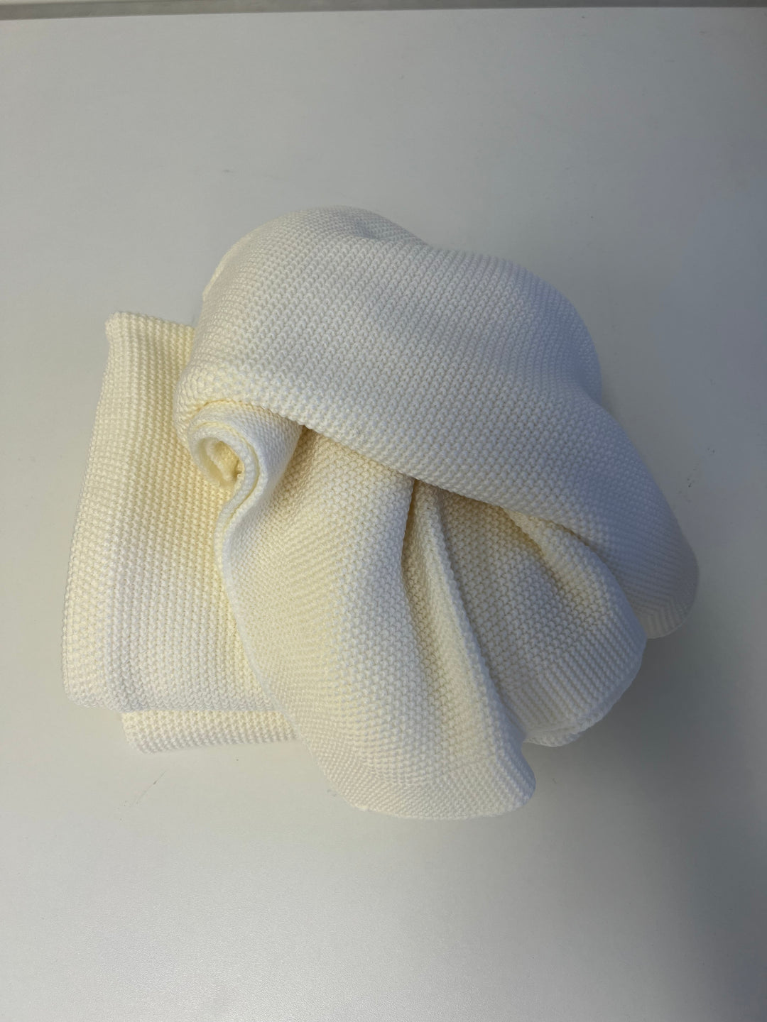 White 100% merino wool blanket